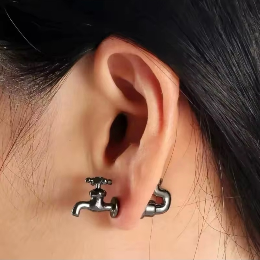 Punk Water Faucet Shape Stud Earrings